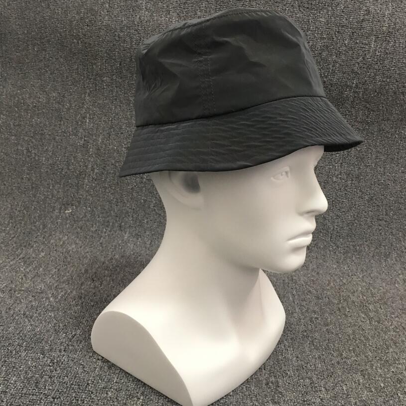 Sombrero luminoso de pescador