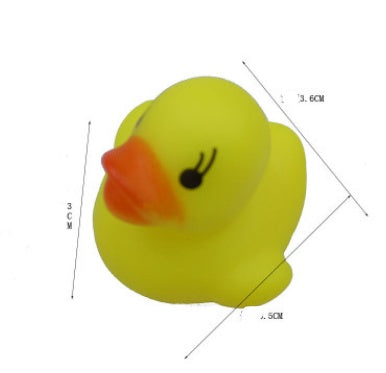 Pato pequeño nadando