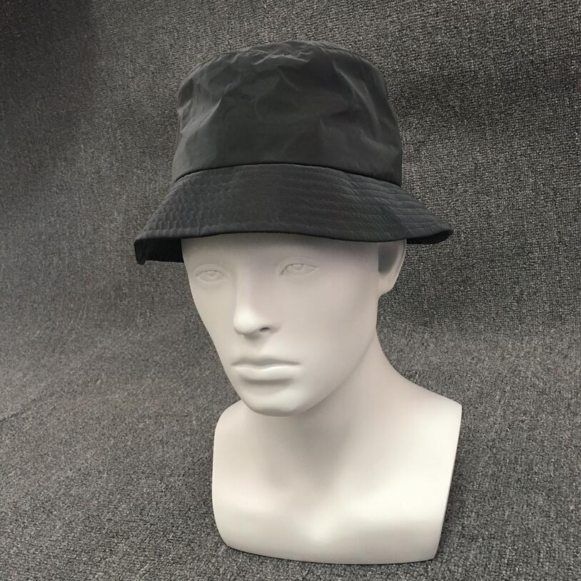 Sombrero luminoso de pescador